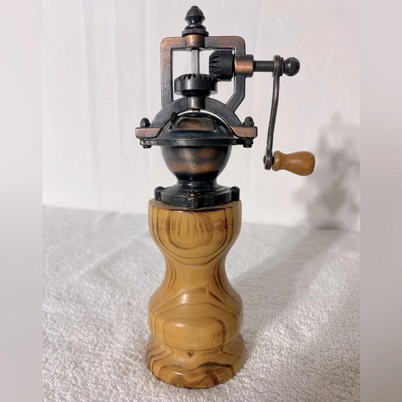 Handmade Antique Style Carved Wood Pepper Mill Pepper  Grinder - Picture 9 of 16